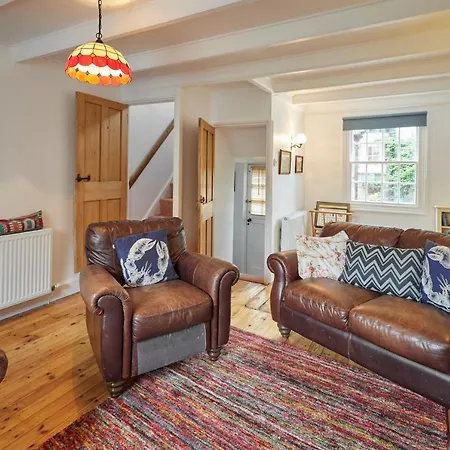 Host & - Hampdon * Staithes