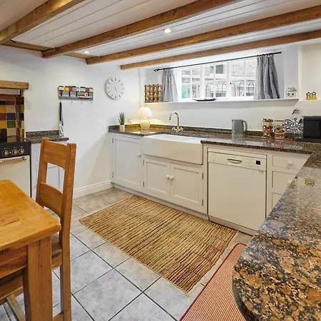 Host & - Hampdon * Staithes