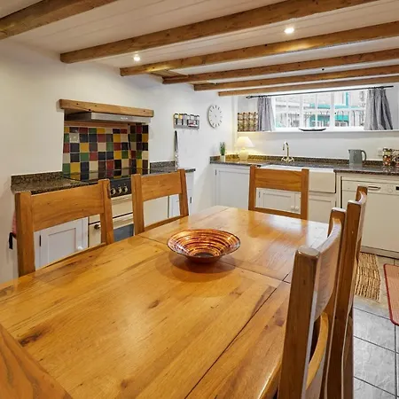 Prázdninový dům Host & - Hampdon *